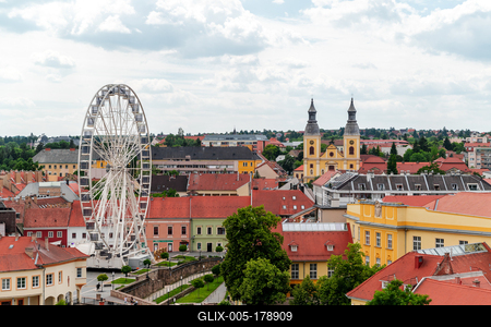 Part of Eger citty with Ferris wheel-stock-foto