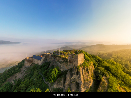 Castle of sirok in Matra Mountains Hungary-stock-foto