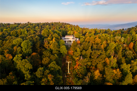 Zugliget chairlift in Budapest Janos Hill-stock-foto