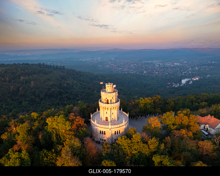 Erzsebet lookout tower in Budapest Normafa hill-stock-foto