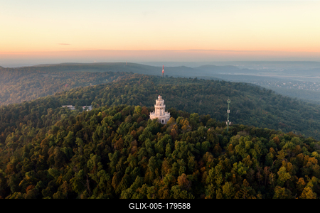 Erzsebet lookout tower in Budapest Normafa hill-stock-foto