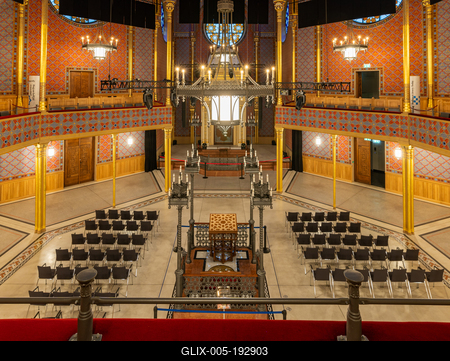 Interior of Rumbach sebestyen Street Synagogue. Near by   the famous Dohany street synagogue. amazing renewef space. Built in 1870-73. designed the architect Otto Wagner.-stock-foto