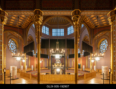 Interior of Rumbach sebestyen Street Synagogue. Near by   the famous Dohany street synagogue. amazing renewef space. Built in 1870-73. designed the architect Otto Wagner.-stock-foto
