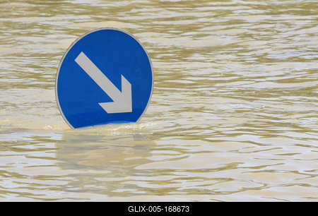 flooded river-stock-foto