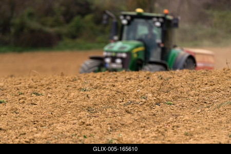 A farmer sowing in the background with a John Deere tractor and a Horsch Pronto 4dc seeding machine.-stock-foto