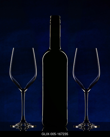 Red wine bottle and glasses-stock-foto