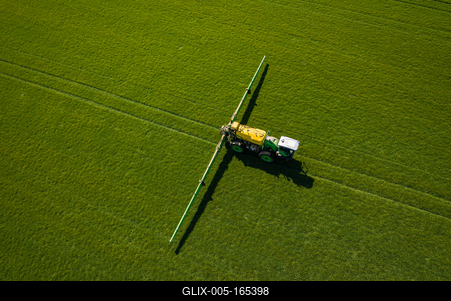 Mezőgazdasági permetezés-stock-foto