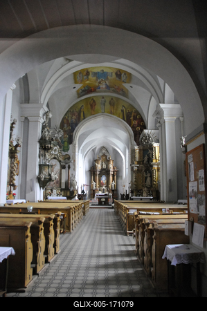 1332-ben épült ferences templom főhalyója Szécsényben. A 18. században barokk berendezést kapott.-stock-foto