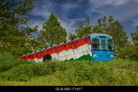 Földből előtörő metrókocsi-stock-foto
