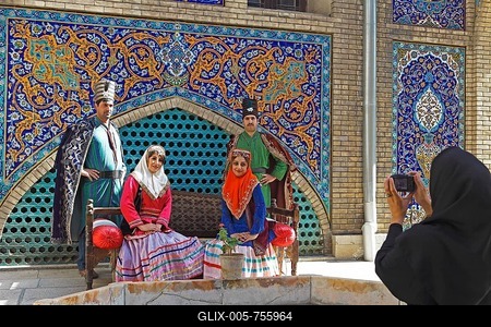 Wedding couples having their pictures taken in traditional costume, Golestan Palace, UNESCO World Cultural Heritage Site, Tehran, Tehran province, Persia, Iran-stock-foto