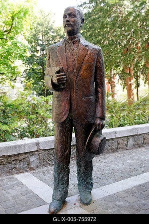 Statue of Italo Svevo, Hector Aron Schmitz or Ettore Schmitz, 1861-1928, Italien writer, Trieste, Italy, Europe-stock-foto