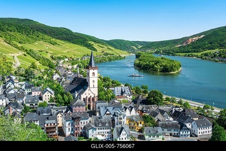 View of Lorch on the Rhine with St. Martin's Church, Rheingau, World Heritage Upper Middle Rhine Valley, Lorch, Hesse, Germany-stock-foto