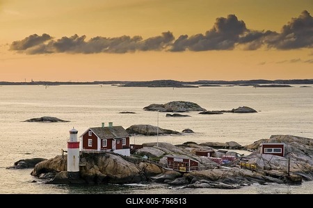 Archipelago island with lighthouse near Gothenburg, Sweden, Scandinavia, Europe-stock-foto