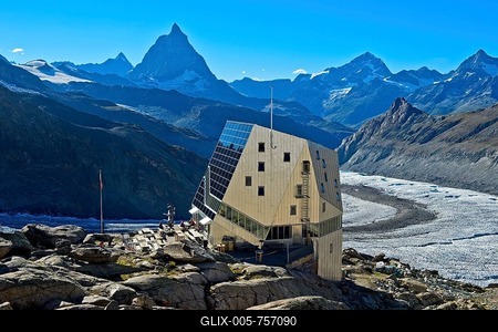 Monte Rosa Hut, at back Gorner Glacier and Matterhorn, Zermatt, Valais, Switzerland-stock-foto