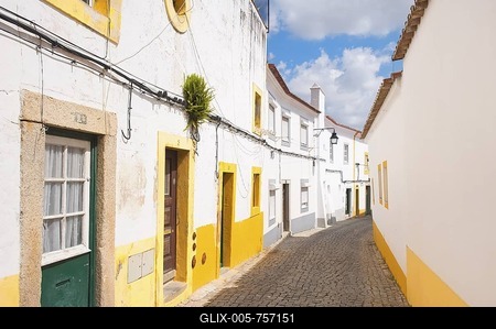 Typical street in the historic city of Evora, Unesco World Heritage Site, Alentejo, Portugal, Europe-stock-foto