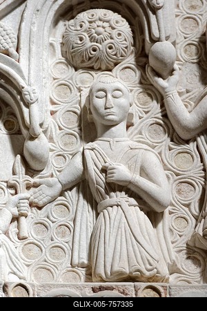 Emperor Henry VI., relief on the stairs to the pulpit, Cathedral of St. Valentino, Bitonto, Apulia, Italy-stock-foto