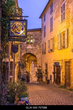 Alleyway, inner gate of the historic centre, Cordes-sur-Ciel, Midi-Pyrénées, France-stock-foto