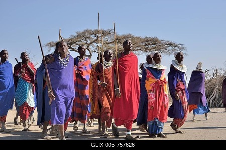 Maasai men dancing, Ngorongoro Conservation Area, Ndema, Tanzania-stock-foto