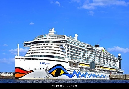 Cruise ship Aida Perla, Hamburg Port, Hamburg, Germany-stock-foto