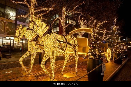 Horses with carriage, light installation at the Christmas market Dortmund, night shot, Dortmund, Ruhr area, North Rhine-Westphalia, Germany-stock-foto