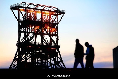 Headframe of mine shaft No. 9 of the former Consolidation colliery, now a historic landmark, Gelsenkirchen, North Rhine-Westphalia, Germany, Europe-stock-foto