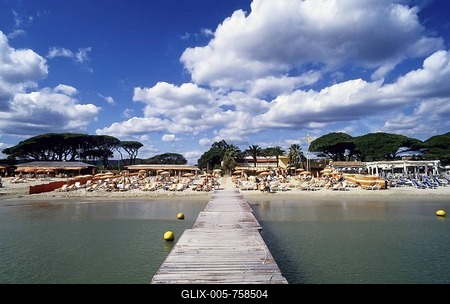 Famous beach club, Tahiti Plage, Saint-Tropez, Côte d'Azur, Var, Southern France, France, Europe-stock-foto