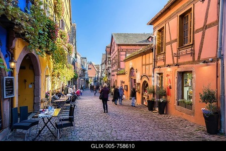 Small street with gastronomy, Riquewihr, Alsatian Wine Route, Alsace, D駱artement Haut-Rhin, France-stock-foto