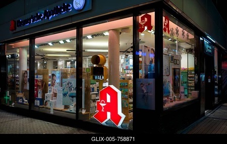 Night shot, Kreuser'sche Apotheke, Logo, Stuttgart, Baden-Württemberg, Germany-stock-foto