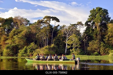 Tourist group travelling by boat through the rainforest, Mamirauá-Nationalpark, Manaus, Amazonas State, Brazil-stock-foto