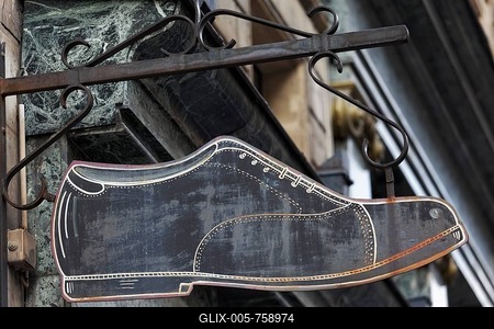 Shop sign of an old fashioned shoe shop, gents' shoes, 2nd Arrondissement, Paris, Ile-de-France, France-stock-foto