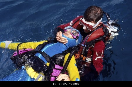 Rescue and emergency rise of an unsuccessful diver by a rescue diver.-stock-foto