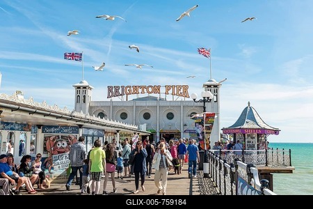 Tourists on the Brighton Palace Pier, Brighton, East Sussex, England, Great Britain, United Kingdom-stock-foto