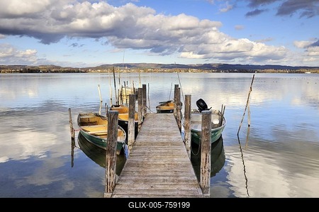 Fishing pier with fishing boats on the shore of Iznang with a view to Radolfzell, Landkreis Konstanz county, Baden-Wuerttemberg, Germany, Europe-stock-foto