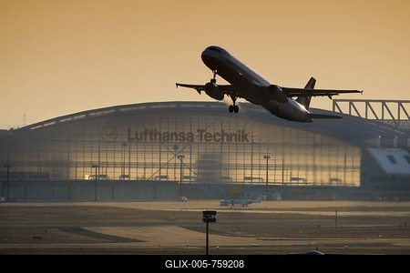Lufthansa Airbus taking off at dusk, Lufthansa Technik hangar in background, Frankfurt International Airport, Frankfurt, Hesse, Germany, Europe-stock-foto
