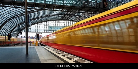 Departing S-Bahn, Berlin Central Station, Berlin, Germany-stock-foto