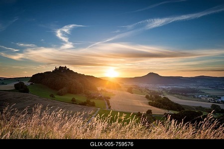 Sunset over the Hegau volcanoes Maegdeberg, on the left, and Hohenhewen on the right, Baden-Württemberg, Germany, Europe-stock-foto