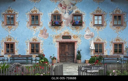 Tyrolean farmhouse with Lüftlmalerei, St. Johann, Tyrol, Austria-stock-foto