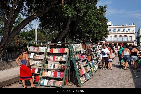Book market, Plaza de Armas, Villa San Cristobal de La Habana, old town, La Habana, Havana, UNESCO World Heritage Site, Republic of Cuba, Caribbean, Central America-stock-foto