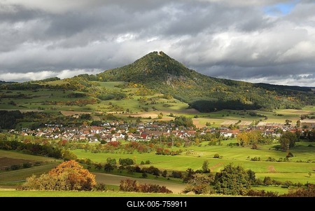View onto the village of Welschingen in Hegau, at the foot of the Hohentwiel volcanic rock, in the region of Constance, Baden-Wuerttemberg, Germany, Europe-stock-foto
