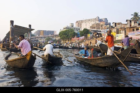 Rowing boats in the busy port of Dhaka, Bangladesh, Asia-stock-foto