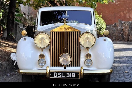 Vintage Rolls-Royce Silver Wraith Pullman limousine, built from 1946, partly gilded, Rome, Lazio, Italy-stock-foto