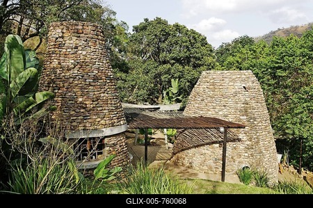 Hot springs bath house in Lilani valley built in an historic architectural style of Great Zimbabwe, Kwazulu-Natal, South Africa-stock-foto