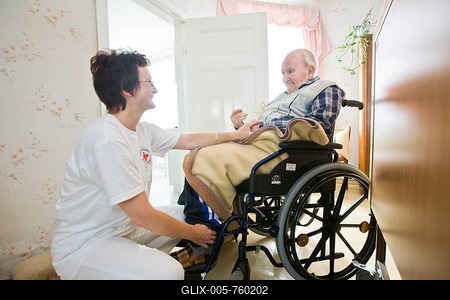 Ambulatory care of the German Red Cross, nurse Anke Lehmann attending an old married couple, as she does every morning, helping the wife to lift her husband with dementia from the bed into a wheelchair, Niemegk, Brandenburg, Germany, Europe-stock-foto