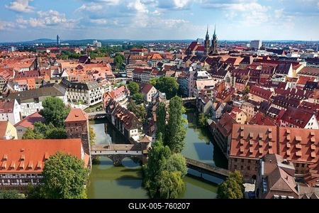 Aerial view, in front river Pegnitz, on the right Hangman's Bridge, on the left Hangman's Bridge and Water Tower, in the middle Flea Market Island with Upper Charles Bridge on the right and Charles Street on the left, above Augustinerhof with German Museum, on the top right Lorenzkirche, Seebald Old Town, Nuremberg, Middle Franconia, Franconia, Bavaria, Germany-stock-foto