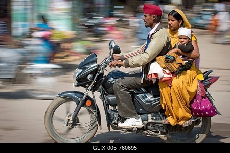 Indian family travelling on a motorcycle, Bundi, Rajasthan, India-stock-foto