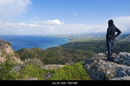 Woman enjoying the view over the Roman excavation site of Vouni, Northern Cyprus, Cyprus-stock-foto