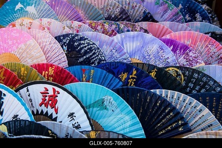 Colourful hand fans for sale, Kyoto, Japan-stock-foto