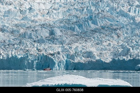 Ship in front of the Eqi Glacier, Disko Bay, West Greenland, Greenland-stock-foto