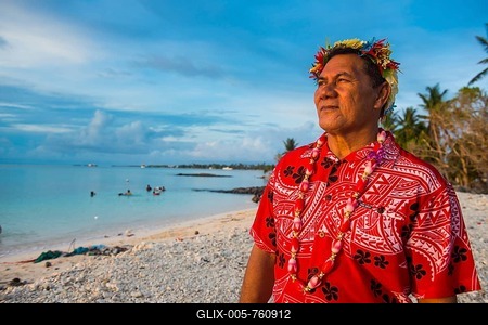 Traditional dressed man at beach, Funafuti, Tuvalu-stock-foto