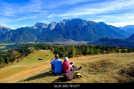 Mountaineers, hikers resting at the summit, Kranzberg, near Mittenwald, Werdenfelser Land, Upper Bavaria, Bavaria, Germany-stock-foto
